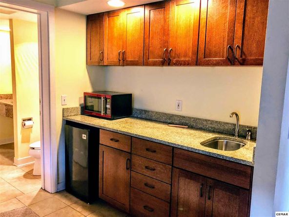425 Stuart Ln, Gatlinburg, TN 37738